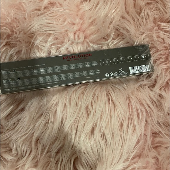 Makeup Revolution Alexis Stone The Transformation Eyeshadow Palette - Picture 3 of 5